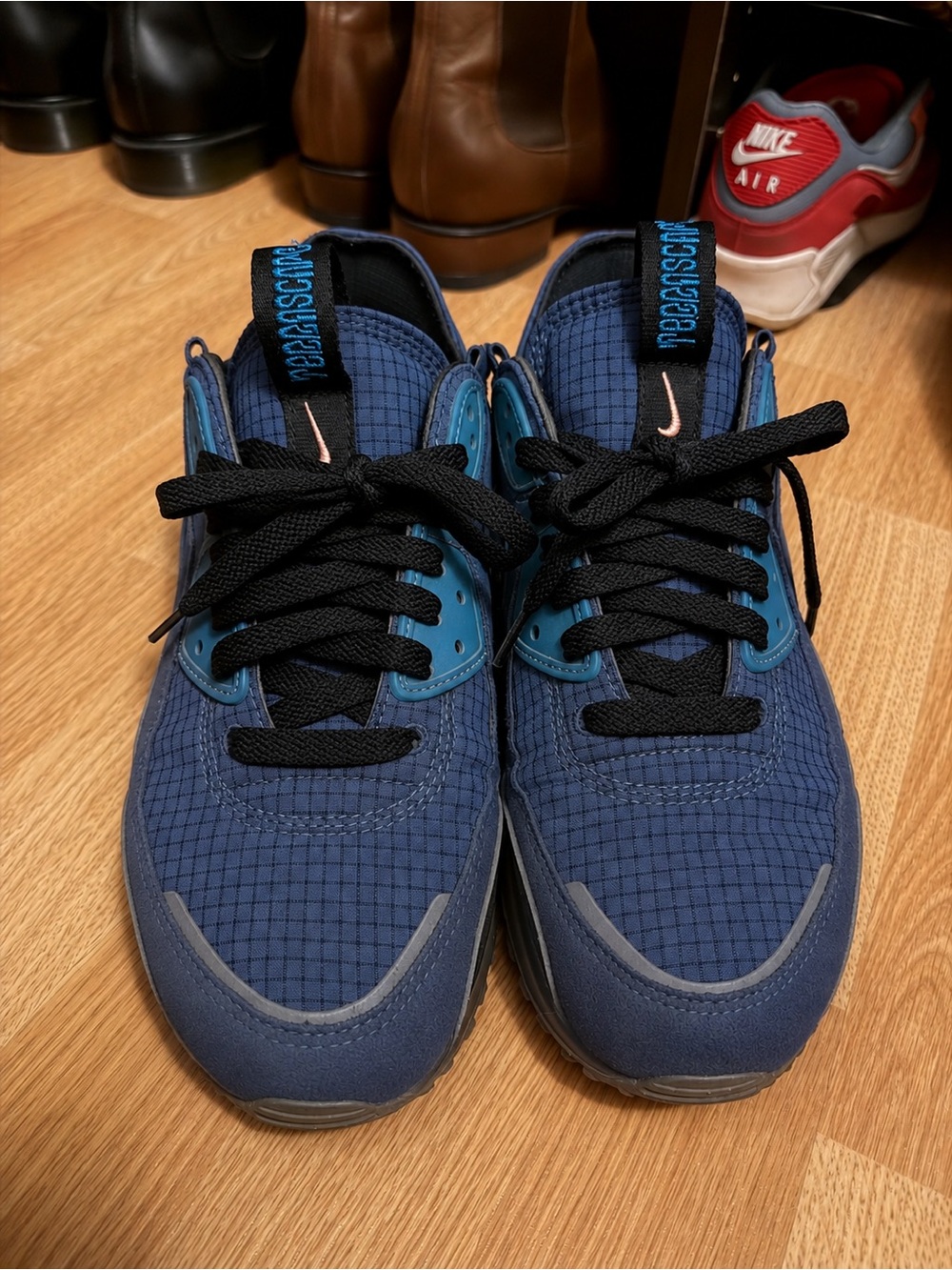 Nike Women’s Sneakers Navy Blue/Teal/Pink Size 8.5